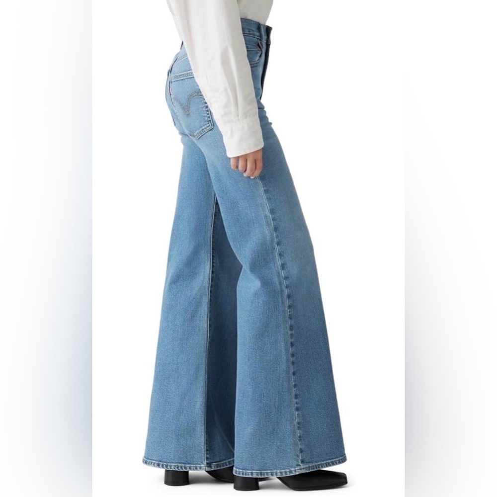 Levi's Women's Flare Jeans in Classic Blue - Picture 7 of 7